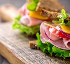 13 jedlých nápadov na paličke – kreatívne špízy z kuchynskej dielne