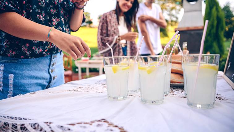 Alko – nealko: Namixujte si svieže drinky ku grilovačke 