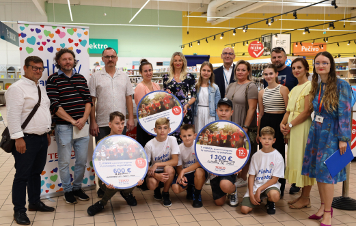 Šťastné príbehy sa nenapíšu samé. Vďaka predošlému grantovému programu  sme počas jeho  15 edícií programu podporili sumou projekty, ktoré zlepšujú vaše okolie.  <strong>  <span class="count">2 527 600</span> <span class="currency">EUR</span>  </strong>  Projekty, ktoré zlepšujú okolie