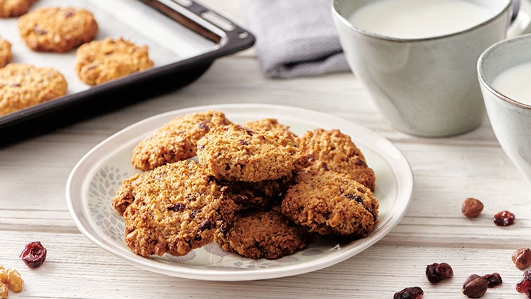 Orieškové cookies so sušenými brusnicami a kokosom