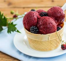 Svieži černicový sorbet