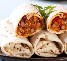 Burritos plnené mletým mäsom a fazuľou