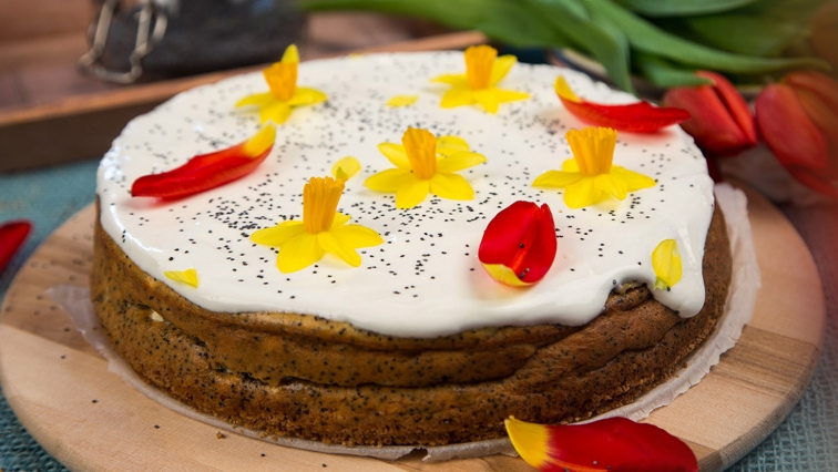 Veľkonočný makový cheesecake s narcismi